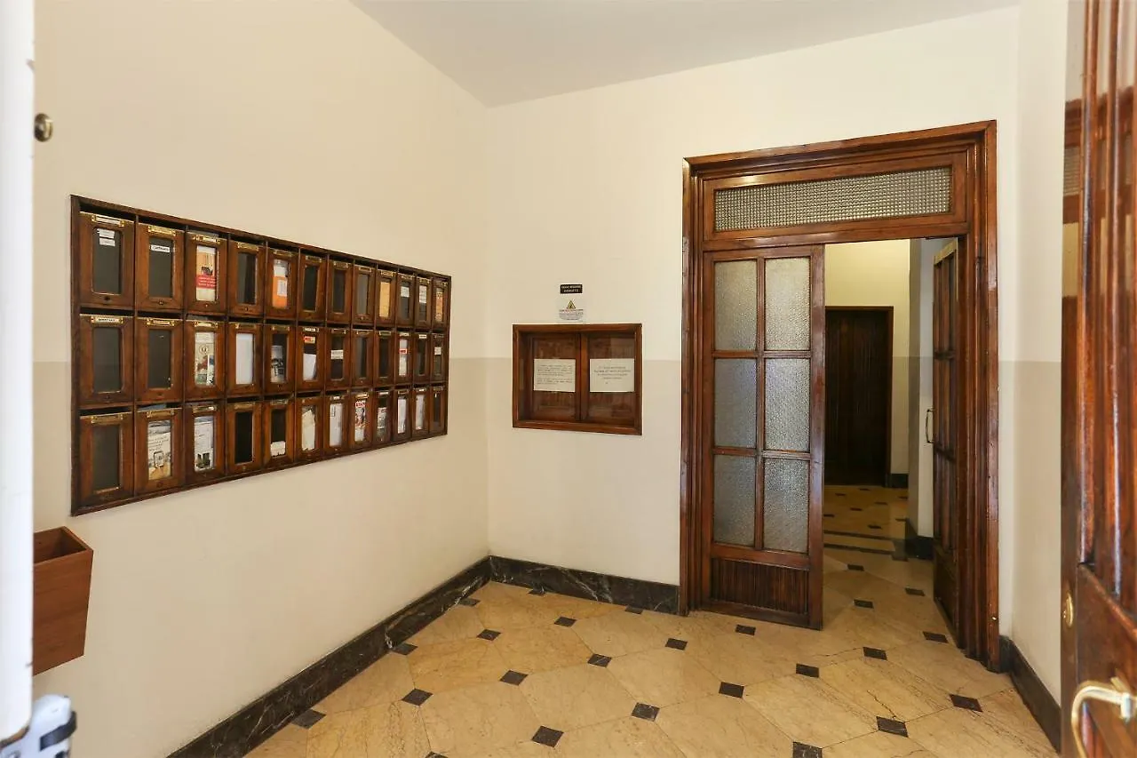 Golden Jack - Sweet Dreams In Florence Apartment